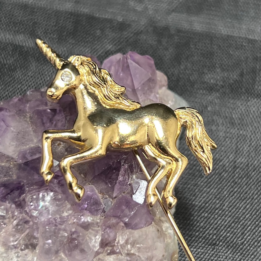 Vintage 1989 Avon Gold Tone Unicorn Stickpin Rhinestone Eye Original Box